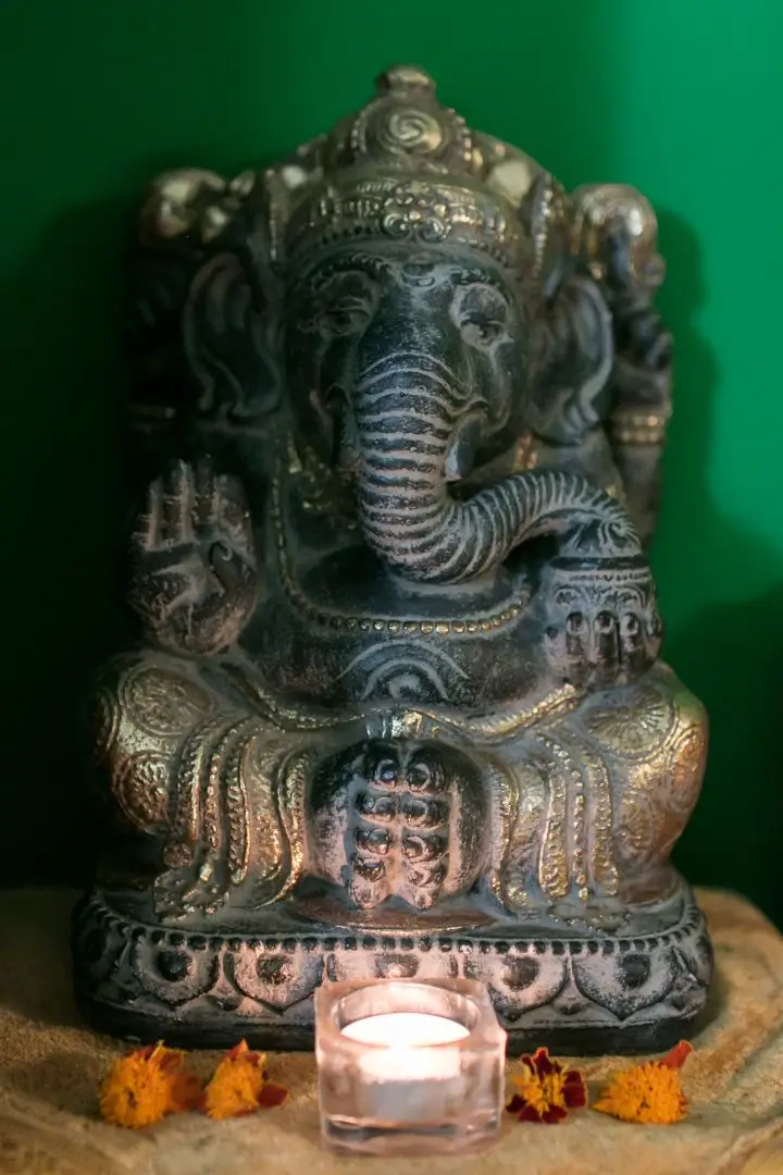 ayurvédikus masszázs Szentendre szalon asztali szobor gyertyával