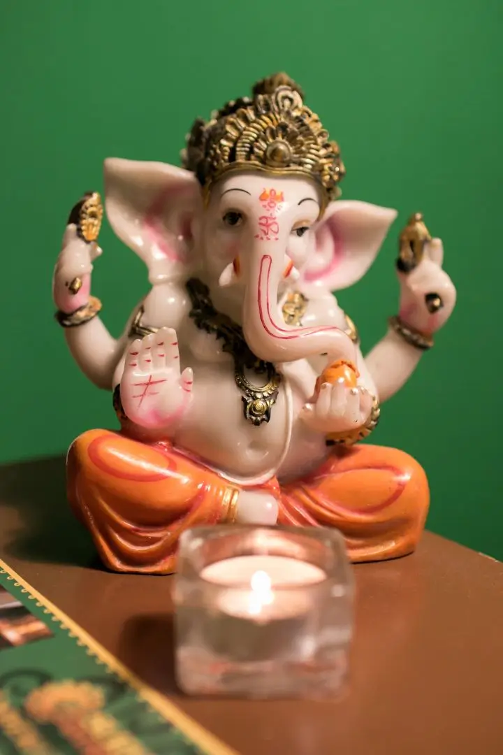 ayurvédikus masszázs Szentendre szalon szobor gyertyával