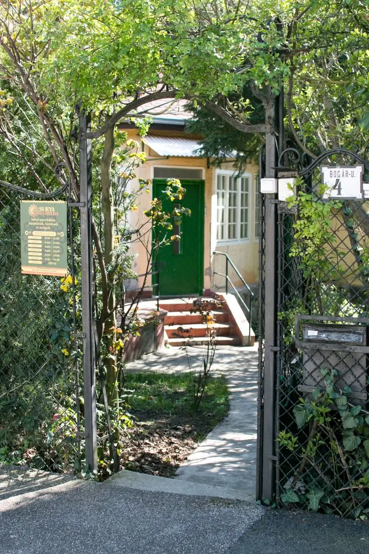 Surya Ayurvéda masszázs Budapest 2. kerület szalon bejárat